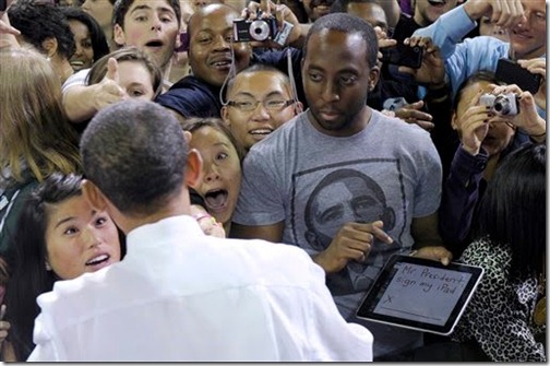 Obama Signing iPad Photo