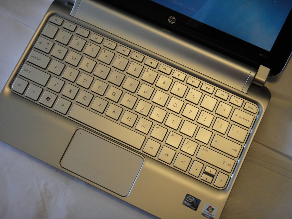 HP MINI 210-1110EM NOVO (Najjaci mini laptop na trzistu)
