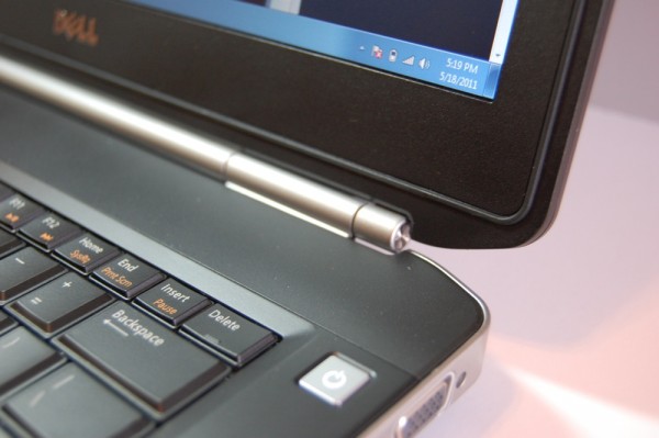 Dell Latitude E5420 review - Hinge