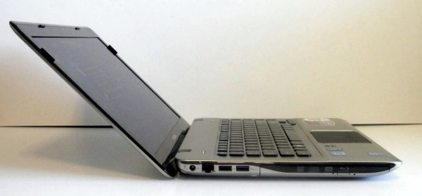 Toshiba Satellite E305 Review - Open