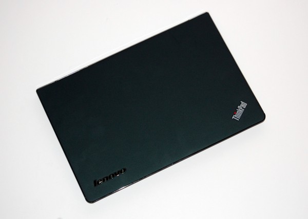 ThinkPad Edge E220s Review - Lid