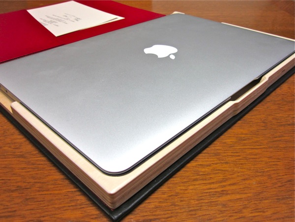 The Cartella for MacBook Air Open