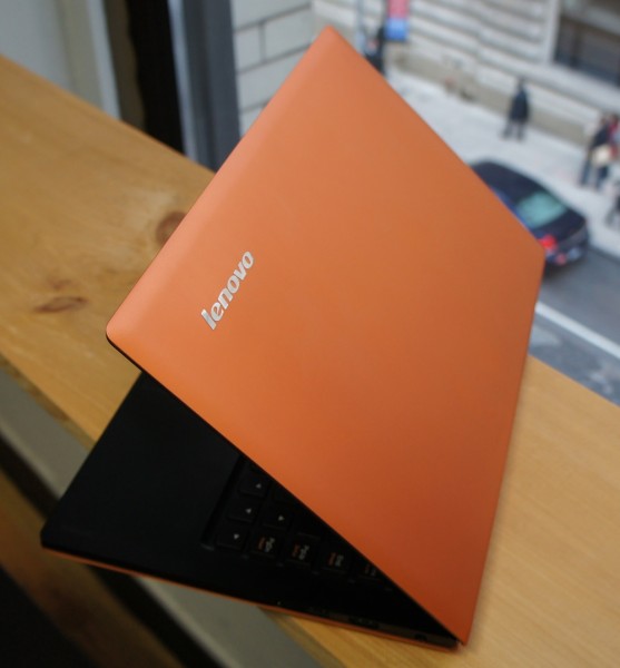 Lenovo IdeaPad U300s - lid