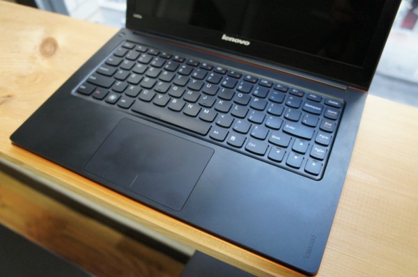 Lenovo IdeaPad U300s - keyboard