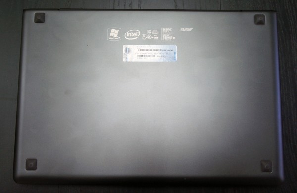 Lenovo IdeaPad U400 bottom