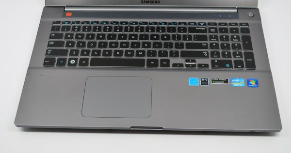 Samsung Series 7 Chronos 17.3 Review - keyboard