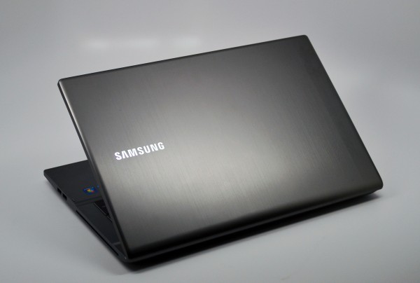 Samsung Series 7 Chronos 17.3 Review - part open