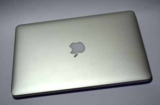 apple 13-inch macbook pro 2013 model top