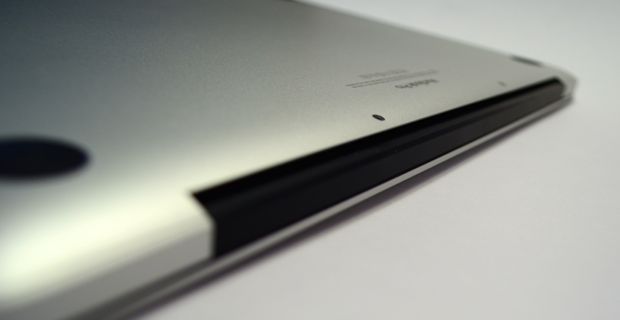 2013 13-inch macbook pro with retina display back vent