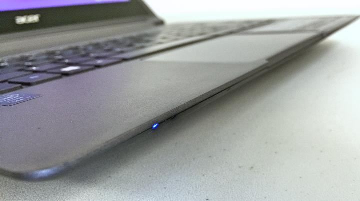 Acer Aspire R13 front edge