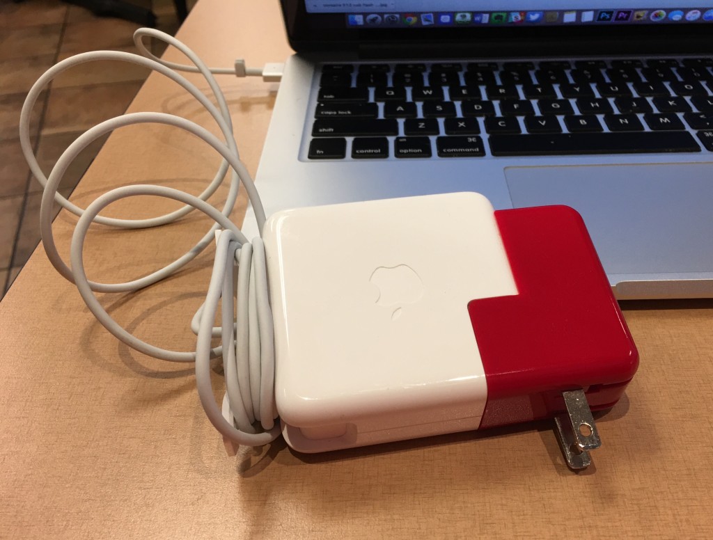 macbook pro charger connected with twelvesouth plugbug