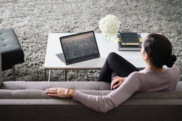 hp_spectre_x360_15-6_lifestyle2_tcm245_2383858_tcm245_2383895_tcm245-2383858